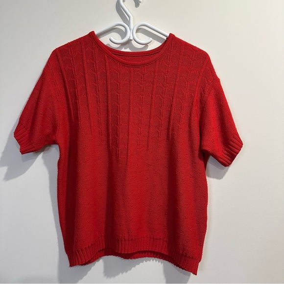 Vintage womens medium short sleeve red knit sweater intricate details cozy - Picture 3 of 6